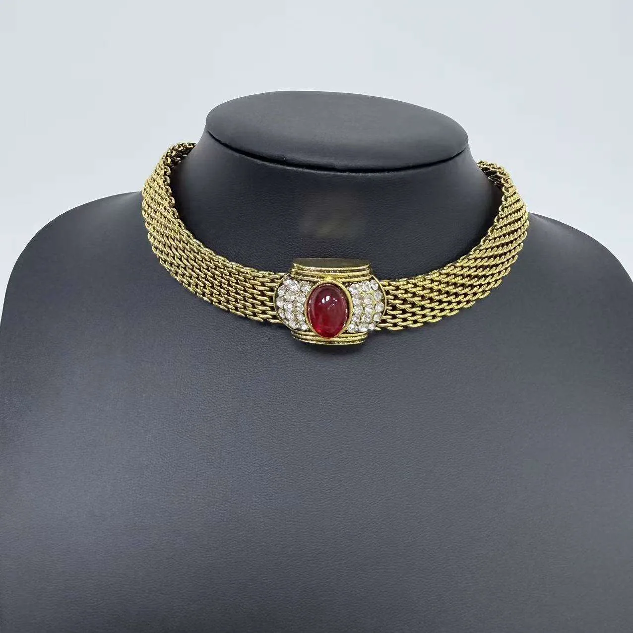 Hot Retro Red Oval Diamond-encrusted Copper Alloy Woven Mesh Chain Temperament Women with Cuban Chain Gold Clavicle Necklace view 2