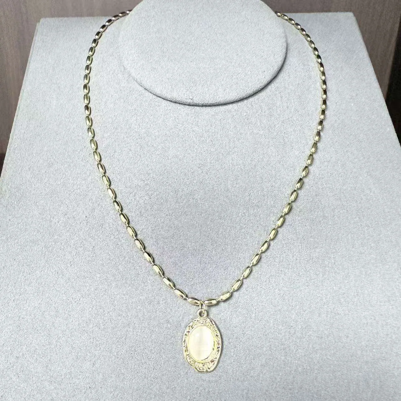 Glod Plated Jewelry Oval Diamond-encrusted Copper Alloy Temperament Women with Cuban Chain Gold Pendant Necklace view 2