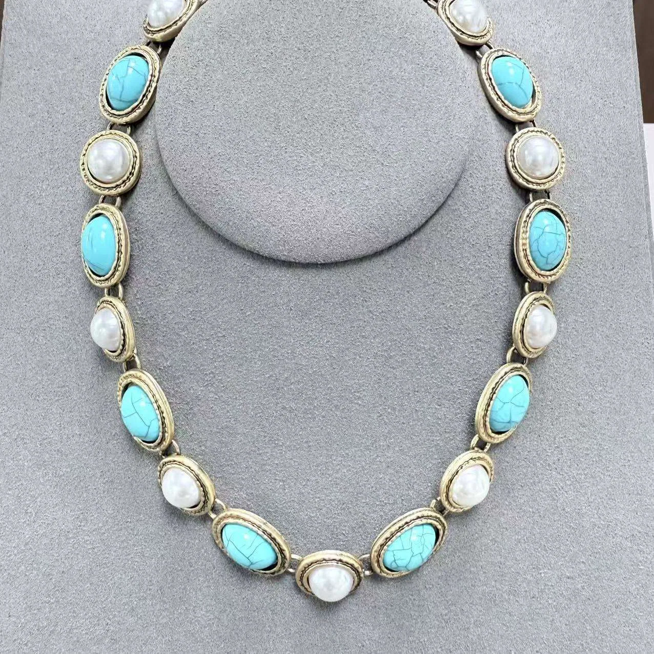 Hot Retro White Pearl Blue-green Oval Diamond-encrusted Copper Alloy Temperament Female with Cuban Chain Gold Clavicle Necklace view 3