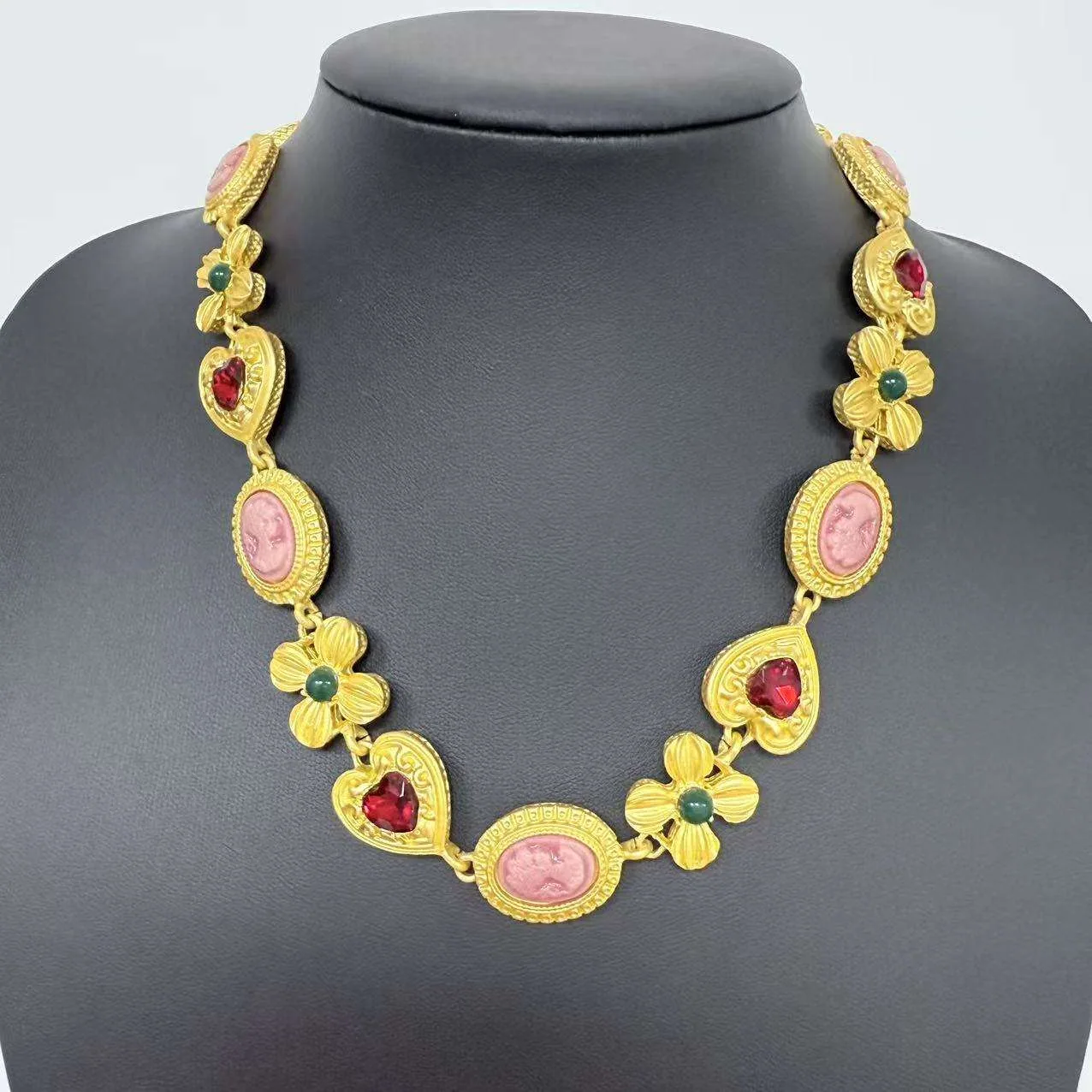 Retro Red Heart-shaped Oval pink Flowers Green Diamond-encrusted Temperament Female with Cuban Chain Gold Clavicle Necklace view 2