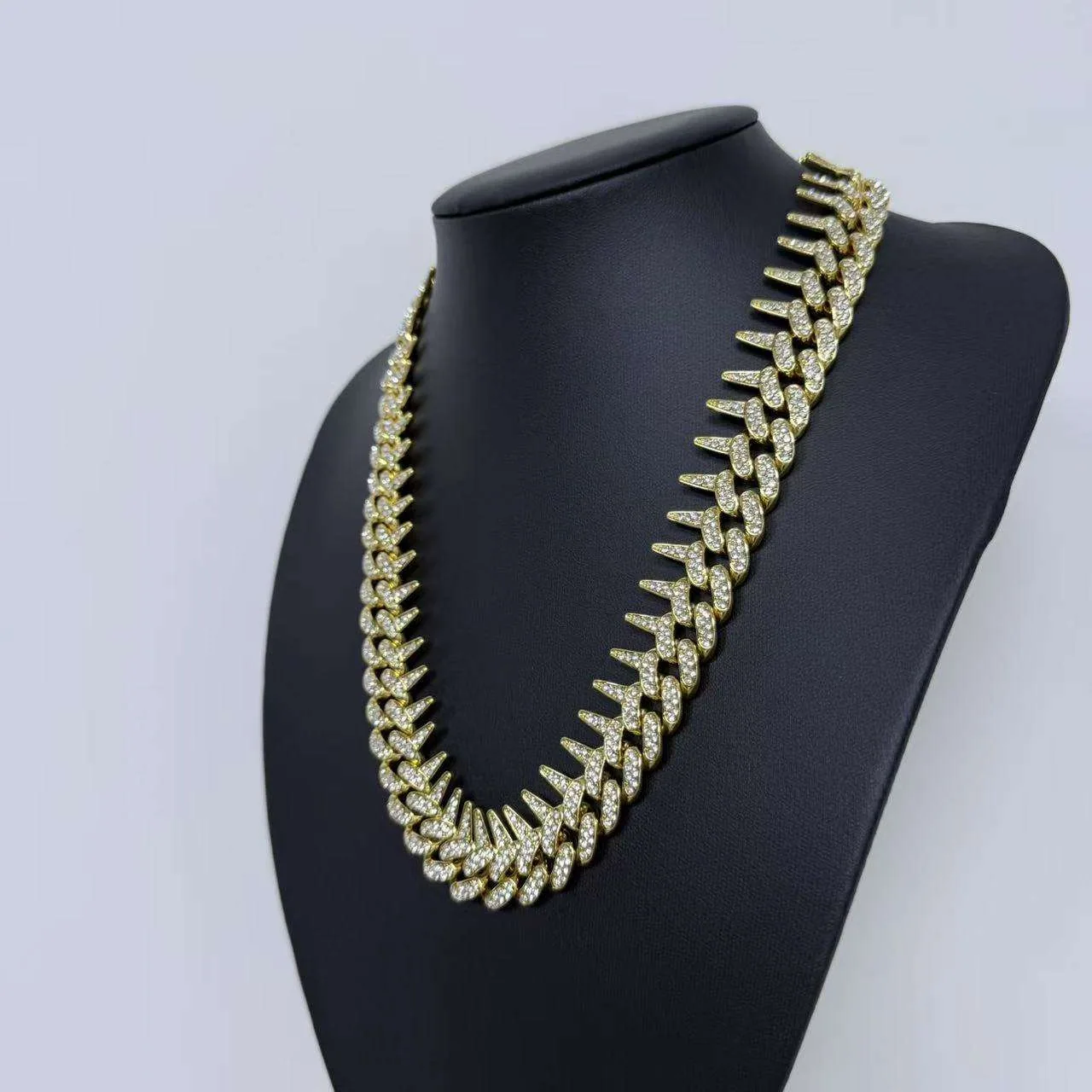 Men's Gold Plated Cuban Link Chain Necklace with Sparkling Thick Hip Hop Jewelry Luxury Statement Piece for Fashion Lovers view 3