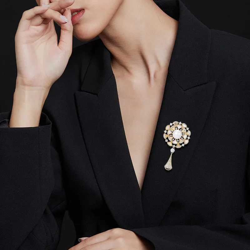 Fashion Shell Flower Pearl Brooch Elegant Clothing Pin Accessories for Women High-End Corsage Gift for Birthday Wedding Party view 3