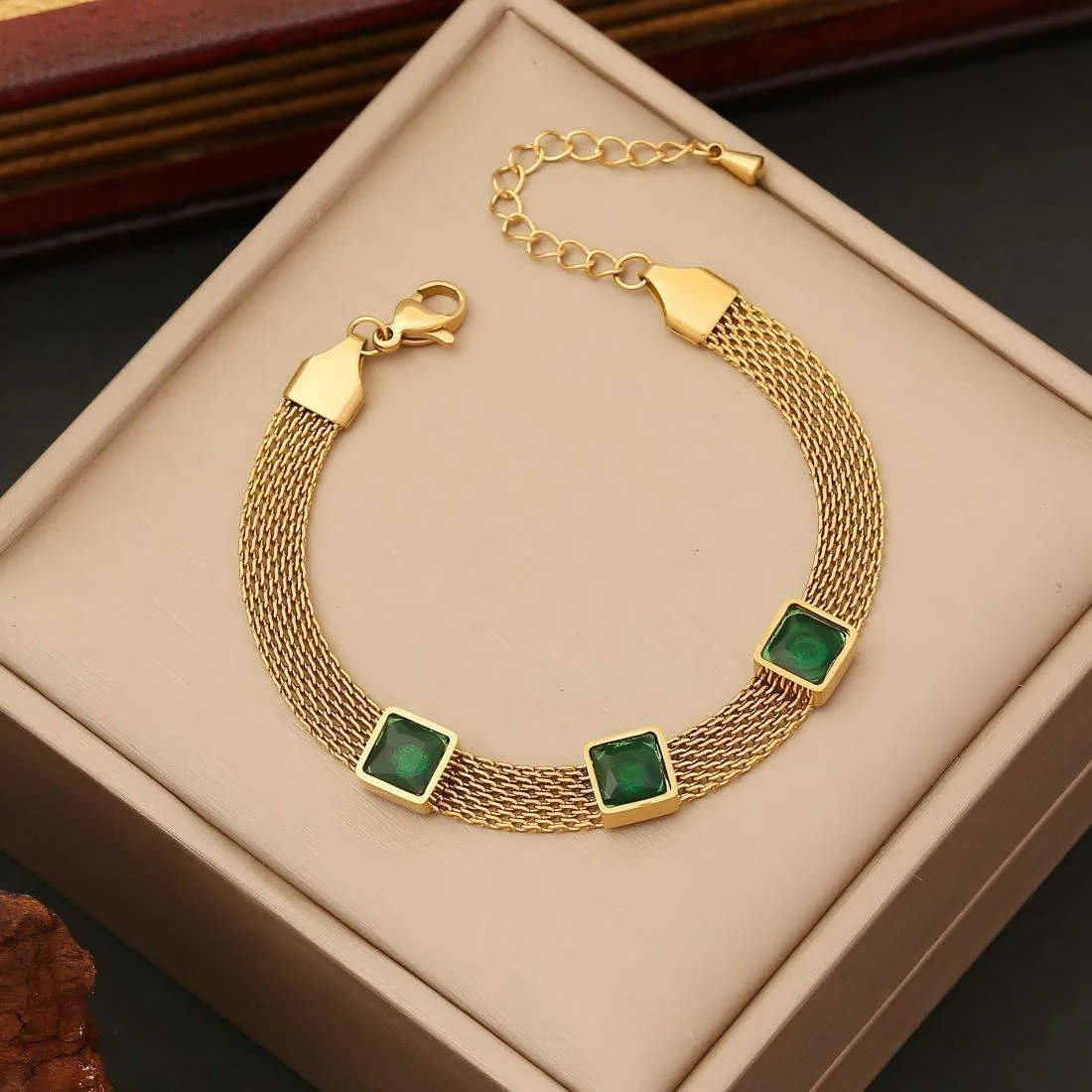 Wholesale Jewelry Exquisite Simple Stainless Steel square Snake-shaped Eyes Temperament Women with Indelible Gold Bracelet.